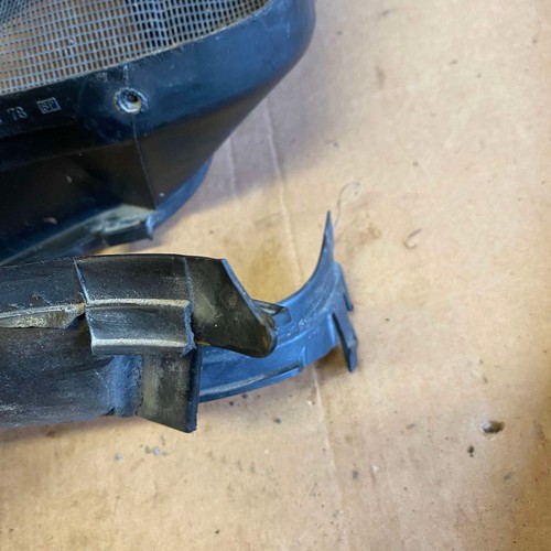 Mercedes-Benz W124 Coupe Windshield Wiper Plastic Trim Set 1246200978 1246200778 - Bild 8 von 24