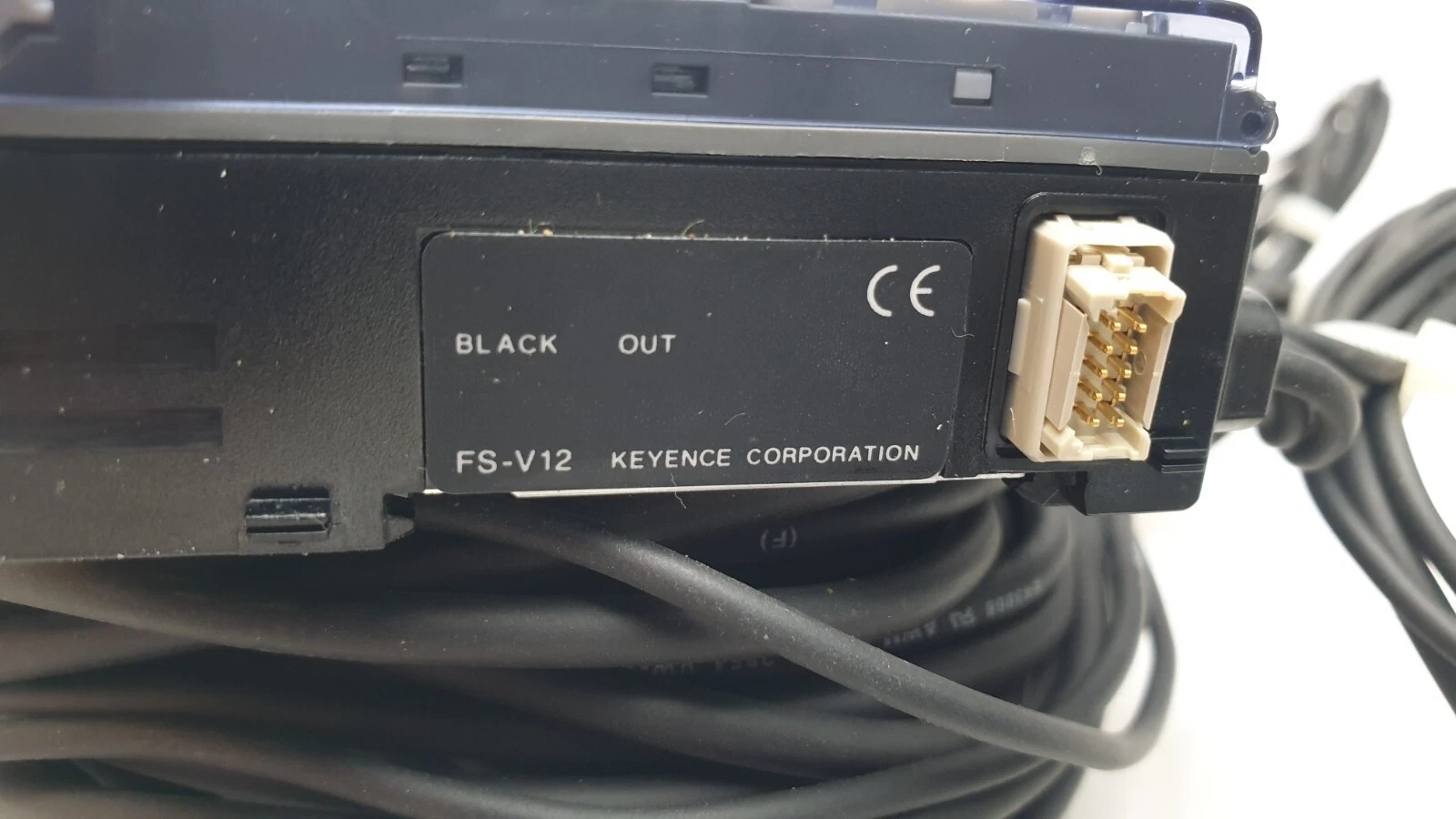 Keyence FS-V12 label: black OUT, CE, with side expansion connector