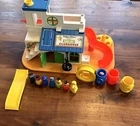Vintage Fisher Price Sesame Street Clubhouse Little People Near Complete