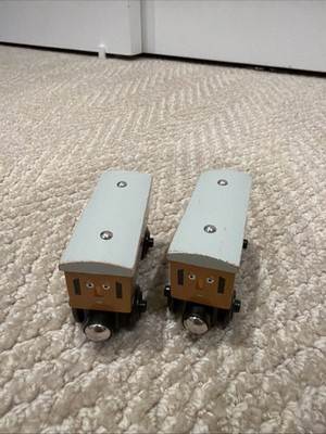 Thomas & Friends Wooden Railway Annie & Clarabel Coach Pair TOMY
