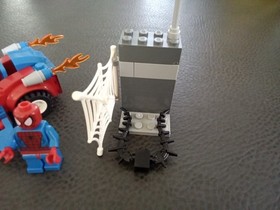 LEGO Juniors: Spider-Man: Spider-Car Pursuit (10665) Read Description 