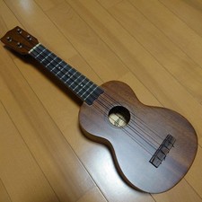  Good condition Ukulele artisan UK-500