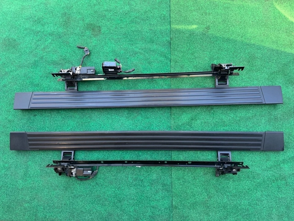 🛑 2007-2014 Chevrolet Suburban LS Electric Power Folding Ruining Board OEM Set - Image 2 of 4