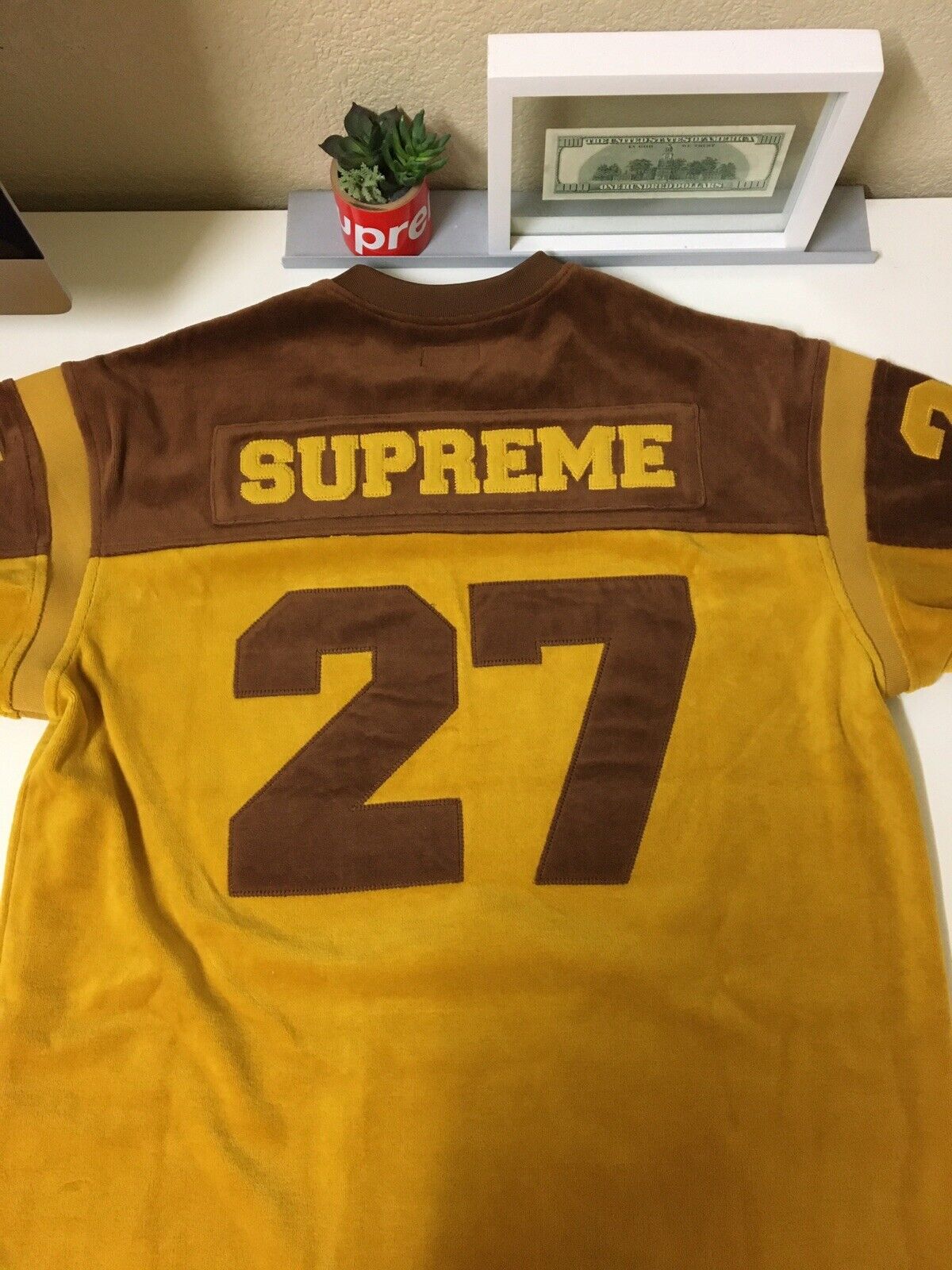 Totalmente Nuevo Supreme Velour Fútbol Camiseta Color Amarillo Mostaza  Talla M