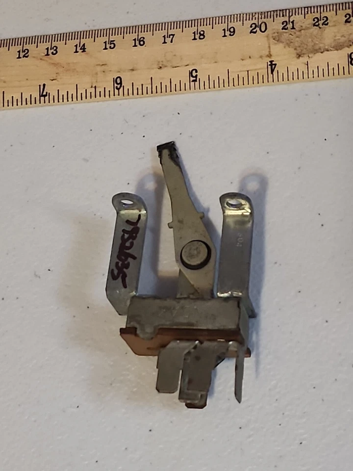 Новый из старых запасов 1971-74 Pontiac GTO Lemans переключатель вентилятора GM P/N 7932635 без коробки - Изображение 3 из 4