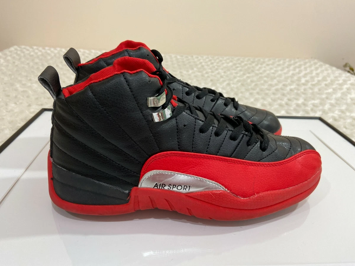 Sports shoes red and cheap black