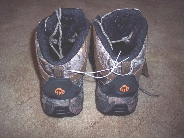 Wolverine Hiking Shoes Camo Boots Vibram Sole Water Proof Shoes 8.5 Hunting Boot - Image 4 of 4