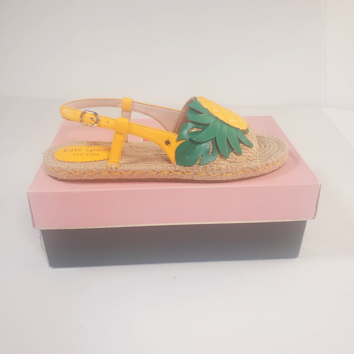 ケイトスペード ＊パイナップル　　パース Kate Spade Women's Sandals Size 7 Yellow Pineapple Straw Slingback