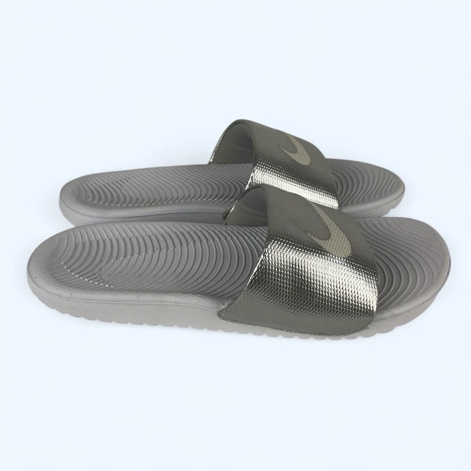 Nike Kawa Slide Mujer Talla 8 Metalizado Plata Blanco Plantilla 834588-102 Foto 3 de 4