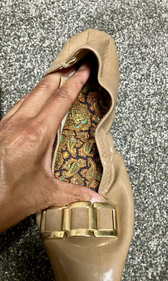 Vintage 60s Bertlyn New York Foldable Flats Medium 7 7.5 Taupe Nude Gold Buckle - Image 2 of 4