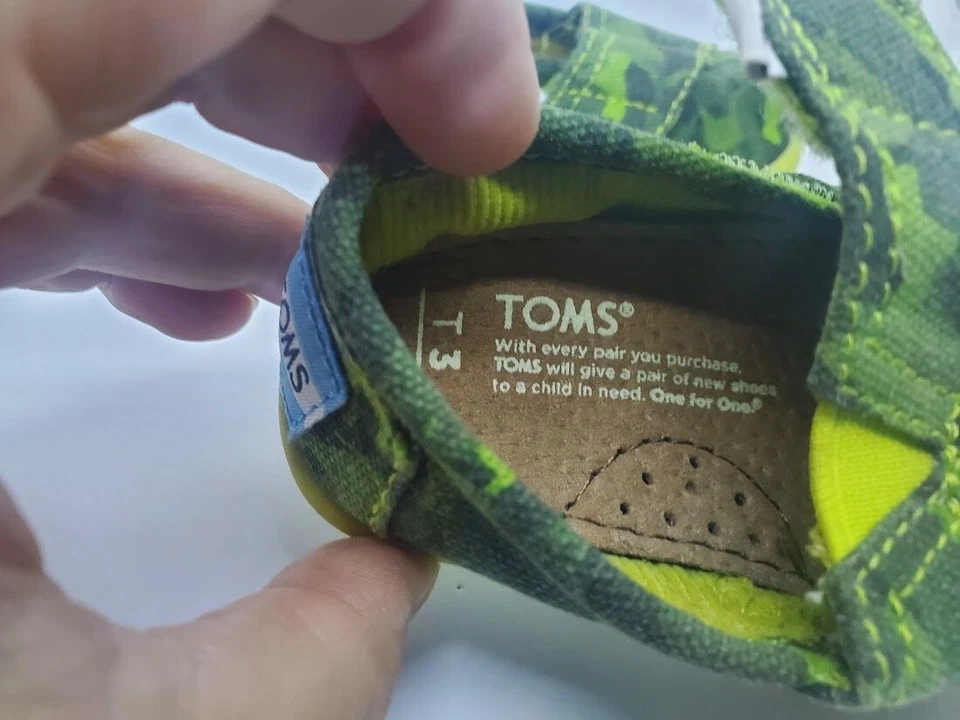 Toms Toddler Slip-On Shoes Camo Green Canvas Size 3 - Image 3 of 4