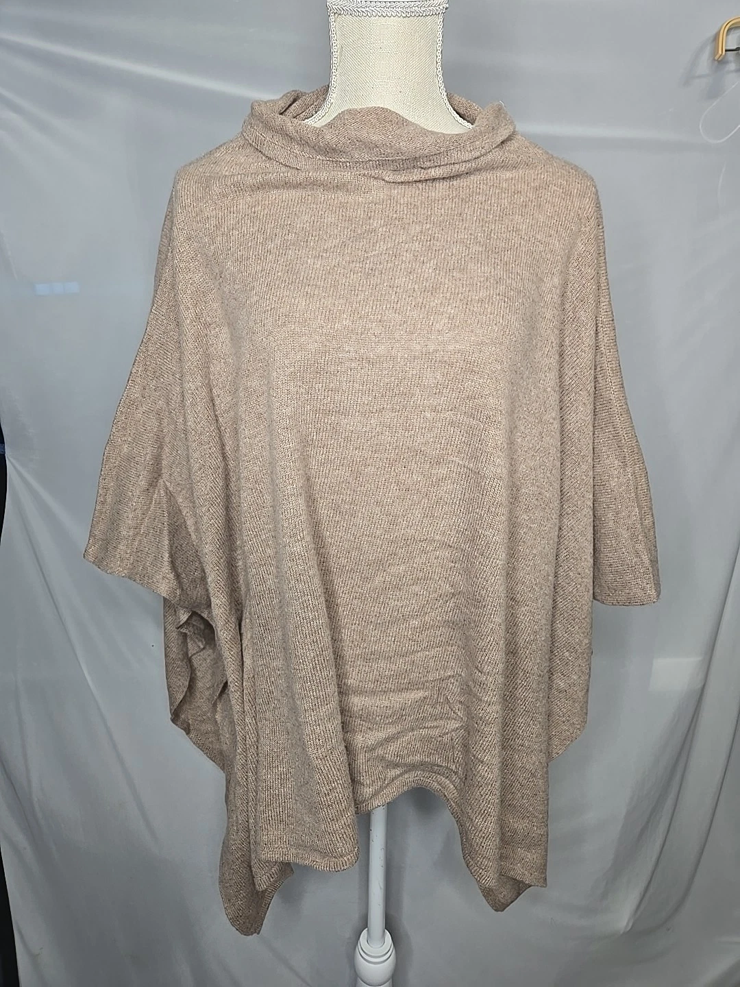 J.Crew Wool-Cashmere Blend Turtleneck Poncho in Tan, One Size Fits Most, NWOT.
Opens in a new window