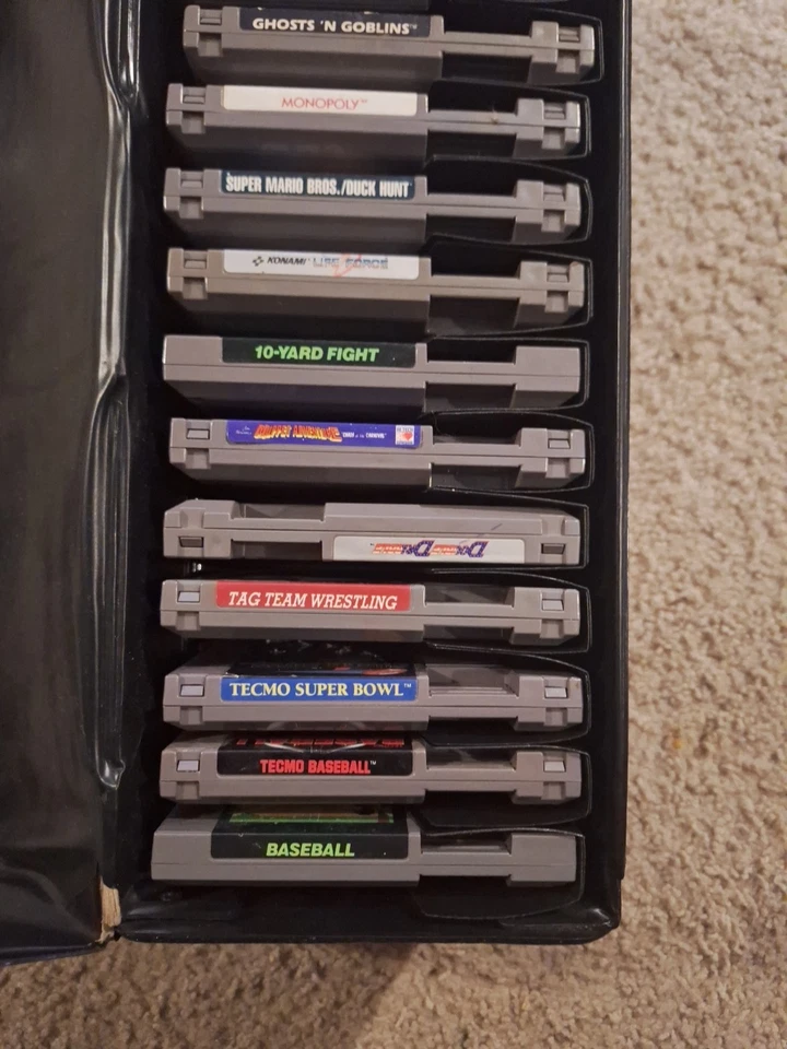 Vintage Nintendo NES Game Storage Case 16 Cartridge Holder Carry Box Official - Image 4 of 4