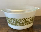 PYREX Green Square Verde Flower  1 QT Bowl with Lid  #473 Chipped Handle Vintage