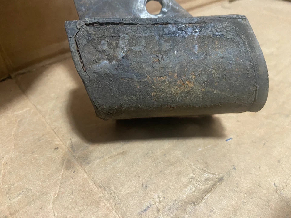 GM 758081 Left Rear Engine Mount - 1949 - 1953 Oldsmobile with 8 Cylinder Engine - Image 4 of 4