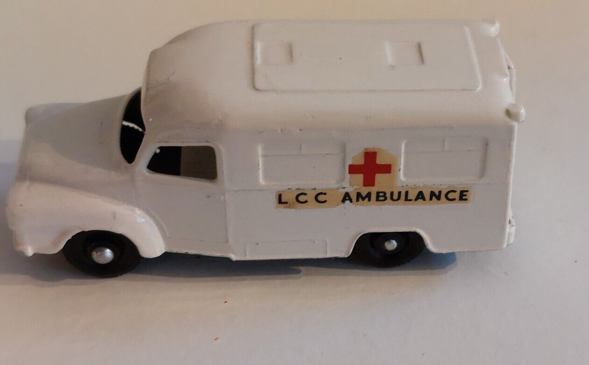 MATCHBOX NO 14 BEDFORD LOMAS L.C.C AMBULANCE WHITE EXCELLENT