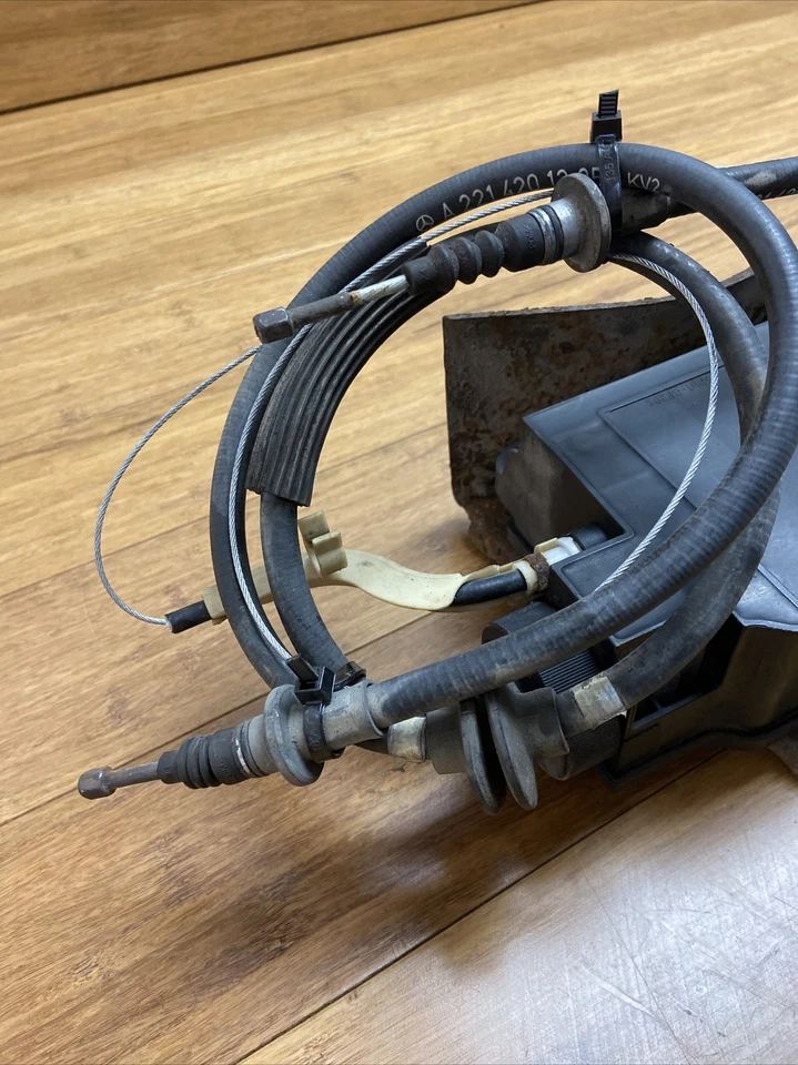 Unidad de actuador de freno de estacionamiento eléctrico Mercedes S550 W221 2007-2013 OEM Foto 2 de 4