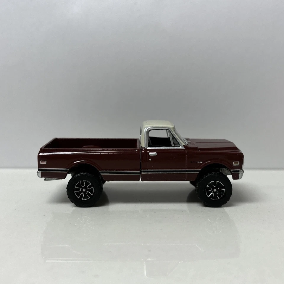 Camioneta pickup Chevy C10 C-10 1972 Greenlight 1/64 elevada marrón personalizada Foto 2 de 4