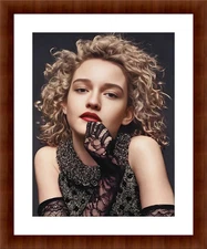 Julia Garner 8.5 x 11 Candid Color Unframed Collectable Photograph
