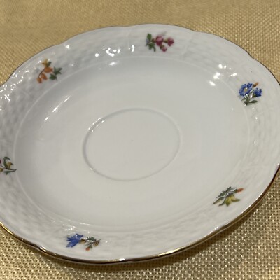 Vintage TK Thun Czechoslovakia Tradition Pattern Porcelain Saucer Gold Rim 6  