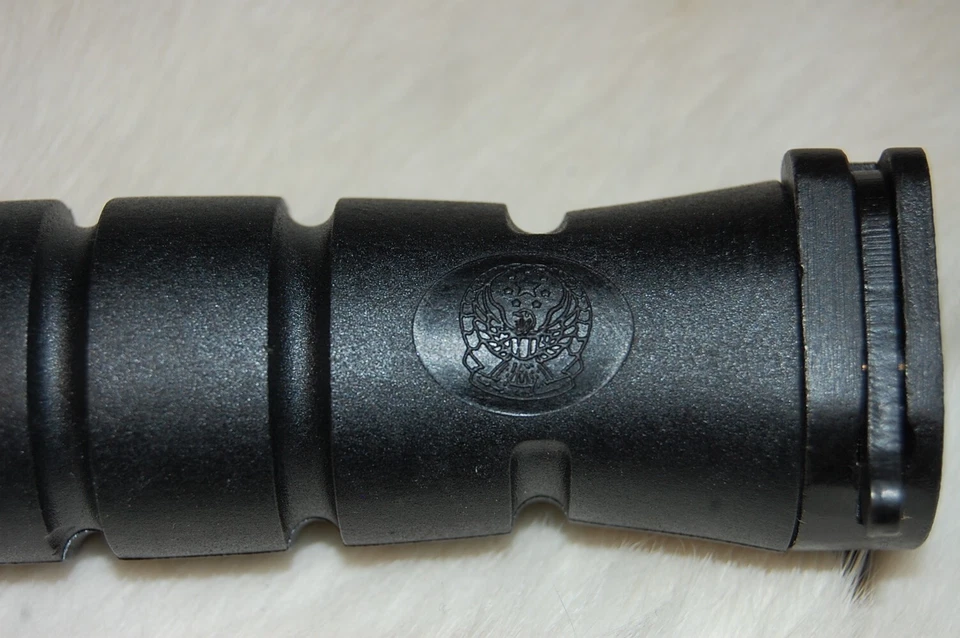 Cuchillo de combate militar M10 de los Emiratos Árabes Unidos Bayoneta y vaina Foto 2 de 4