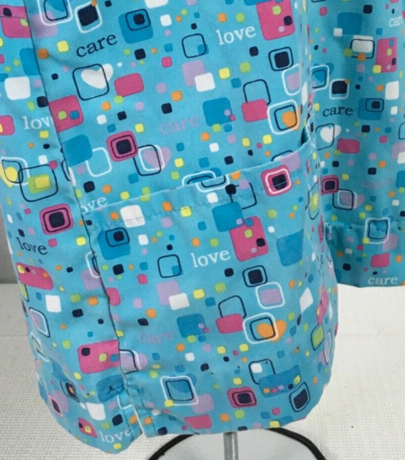 SB Scrub Women Scrub Top Size M Blue Pink White Black Squares Love Pockets Vneck - Image 4 of 4