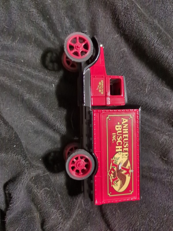VINTAGE - ANHEUSER BUSCH - BEER TRUCK BANK - 1931 HAWKEYE - ERTL 2172 - KEY
