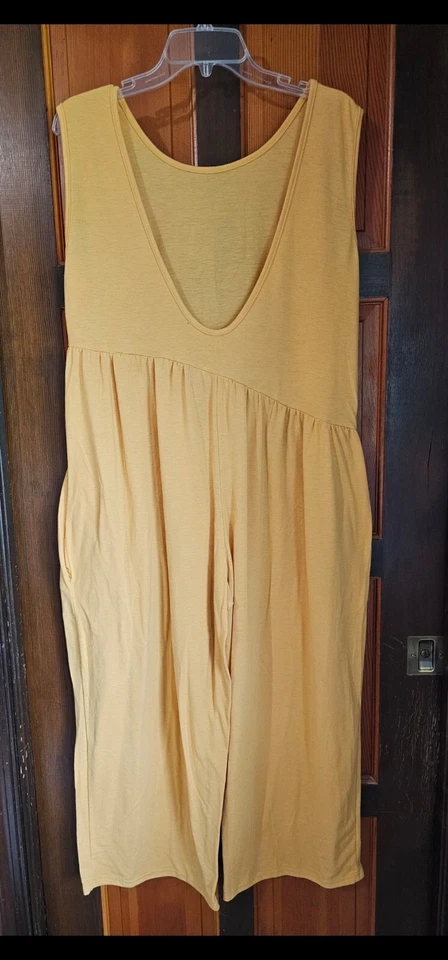 Mono/mameluco capri sin mangas Charlie Charlie Charlotte para mujer talla M amarillo Foto 2 de 4