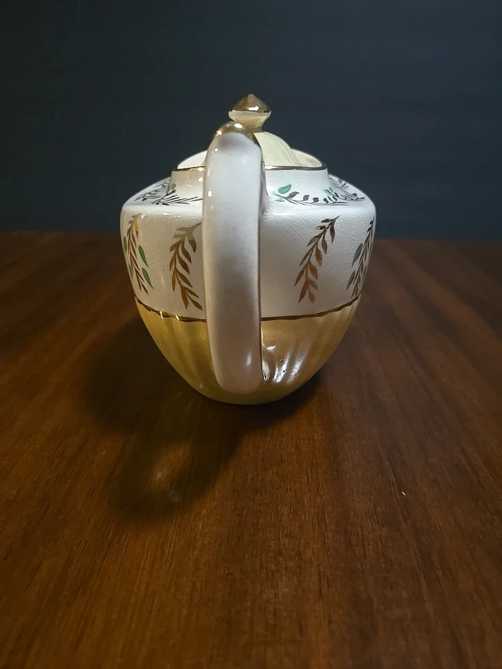 Bule vintage Gibsons Staffordshire Inglaterra folha de marfim, verde e ouro - Imagem 2 de 4