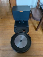 Roomba J7+ (Plus) Self-Emptying Robot Vacuum +Clean Base