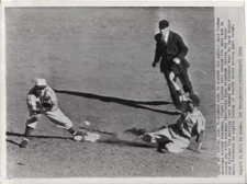 1944 Press Photo HoFer Umpire Mill McGowan Making Call 4th World Series Game
