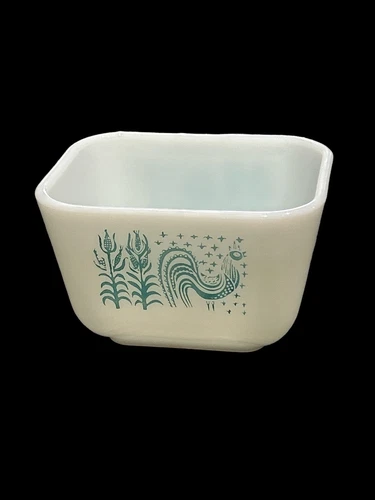 Pyrex Amish Butter print blue and white dish 1.5 Cup