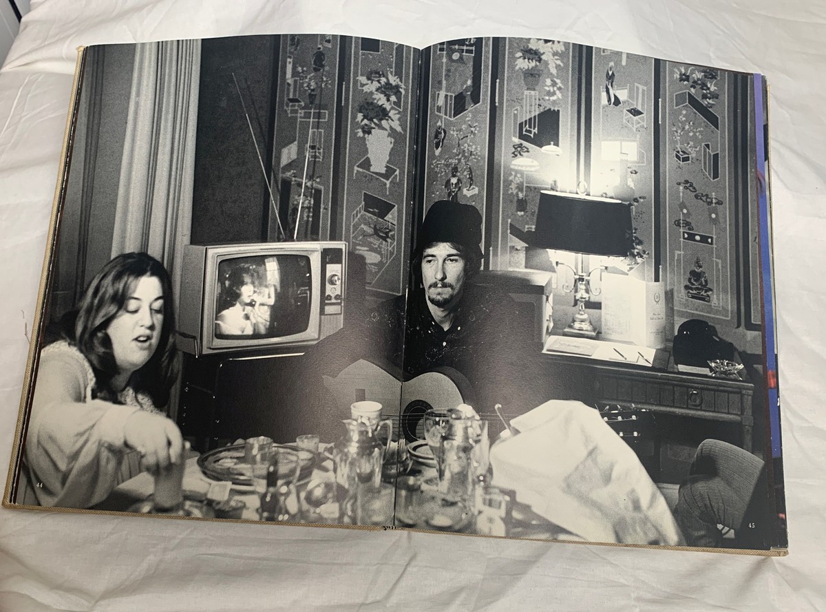 FIRST EDITION LINDA McCARTNEY ' LINDA'S PICTURES ' HARDBACK FIRST EDITION LINDA McCARTNEY ' LINDA'S PICTURES ' HARDBACK