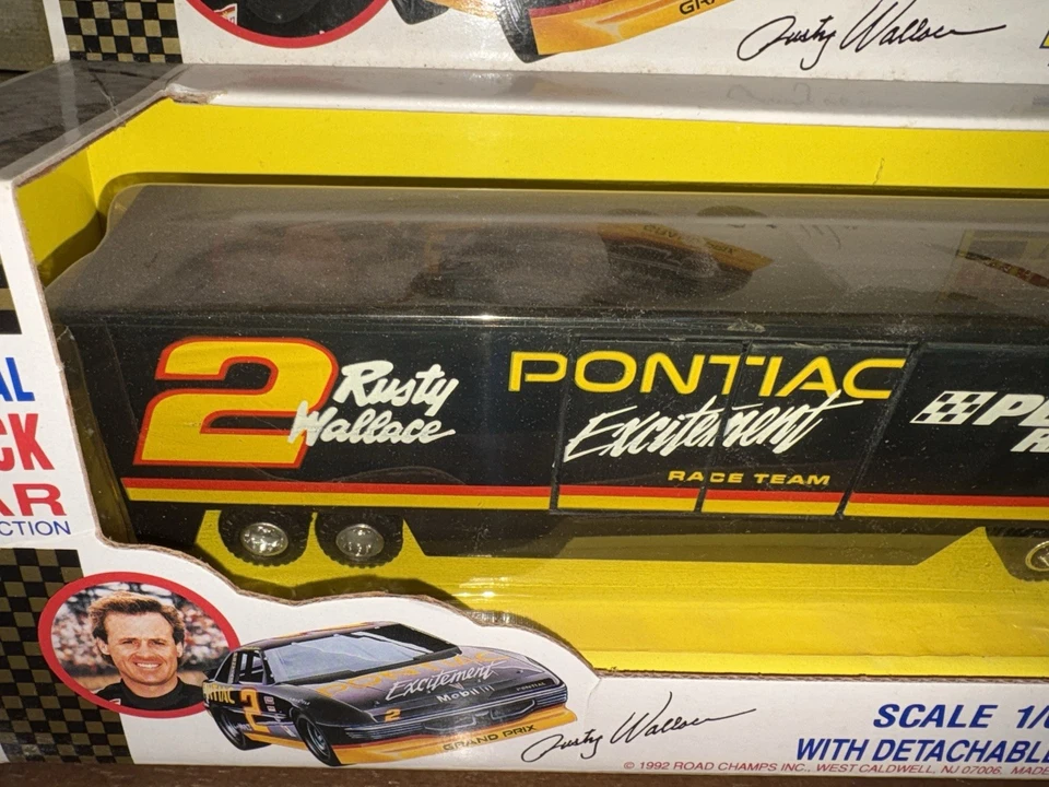 Road Champs 2 oxidado Wallace 1/64 Team Transporter Pontiac Penske 1992 en paquete Foto 2 de 3