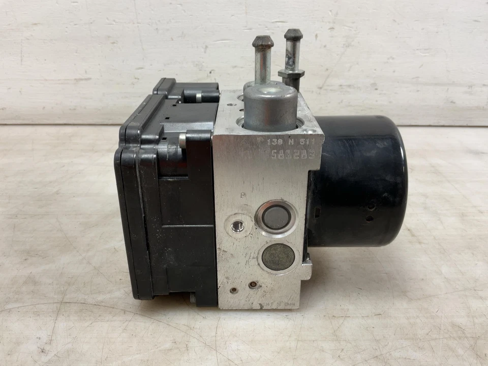 Bomba módulo de control de frenos ABS Jeep JK Wrangler 68032358AC 2009 054825 Foto 2 de 4