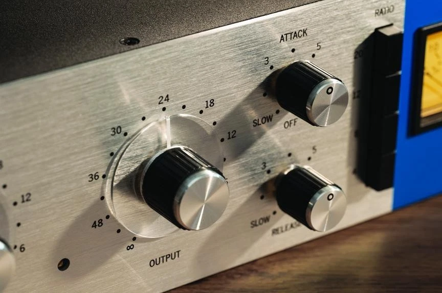 Warm Audio WA76 Single Channel Discrete Compressor UPC 850031640603 - Image 2 of 4