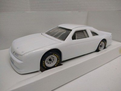 Revell #9003 Solid White Thunderbird Stock Car 1/24 Scale Diecast