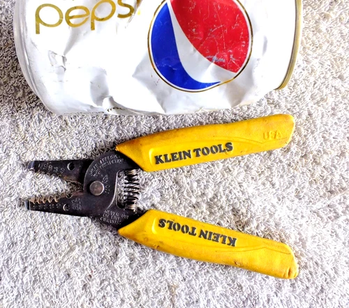 KLEIN TOOLS WIRE & SCREW CUTTER STRIPPER NICE COND MADE IN USA COMFORT HANDLE