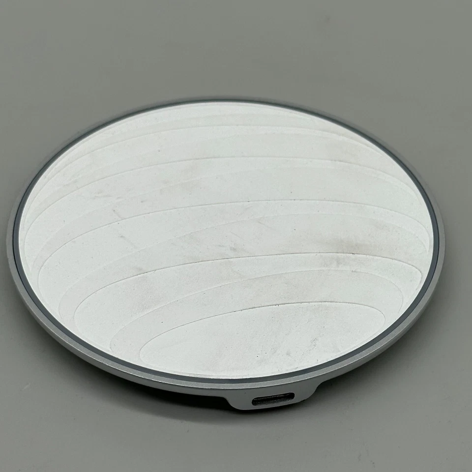 LOTE de 32 almohadillas de cargador inalámbrico de carga rápida AT&T Qi 15W SOLO 06352 blancas SIN CABLE Foto 3 de 4