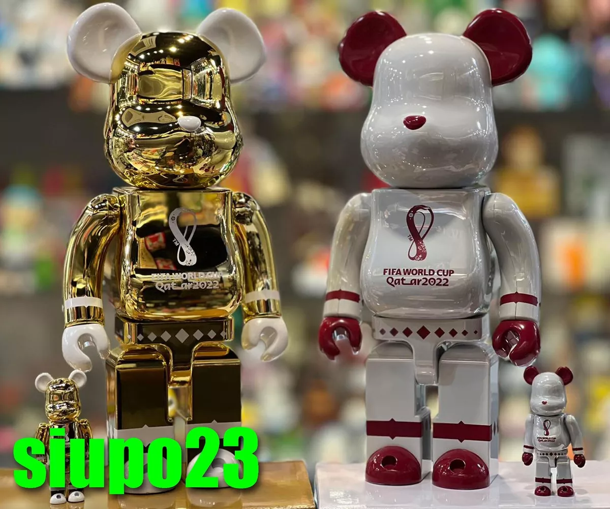 Medicom 400% + 100% Bearbrick ~ FIFA World Cup Qatar 2022 Gold & White  Chrome 2