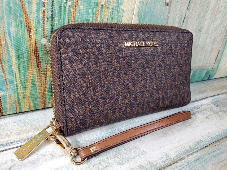 Michael Kors Jet Set Travel Signature Phone Wallet Wristlet 35F8GTVW9B