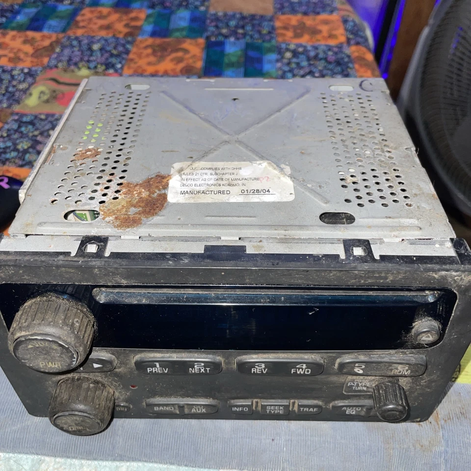  Delphi Delco GM  Radio Stereo CD player Deck OEM Chevy  - Image 2 of 4