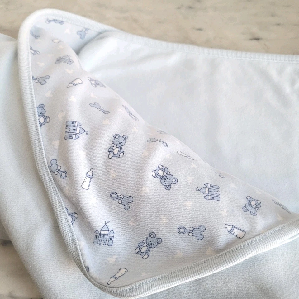 Manta bebé azul Disney Resort 29x36 viene con botón honorario Disney de 3 pulgadas Foto 3 de 4