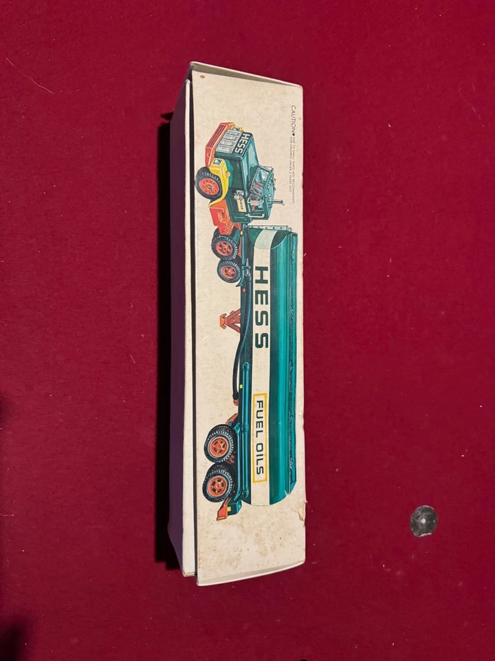 Camión de juguete Hess original vintage 1977 gasolina combustible cisterna con caja Foto 3 de 4