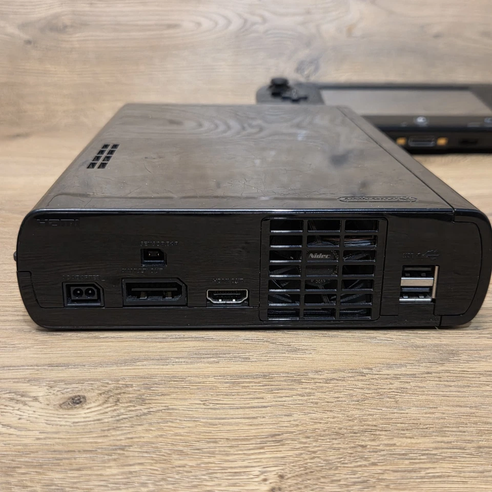 Nintendo Wii U 32GB Console w/ GamePad Accessories Game Bundle - Image 4 of 4