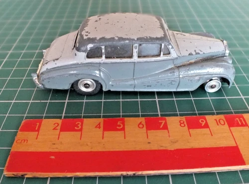VINTAGE DINKY MECCANO ROLLS ROYCE SILVER WRAITH  FOR RESTORATION / PARTS