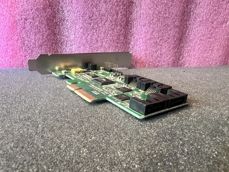 Tarjeta de matriz Highpoint Rockettraid 640 4 puertos 6 GB/s Foto 2 de 4