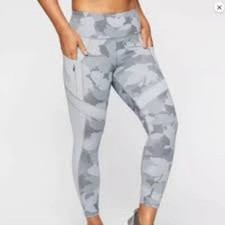 Athleta All In Camo 7/8 leggings small women  s athletic running Grey pockets