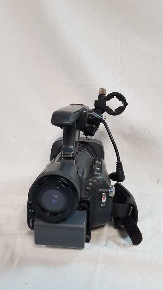 JVC GY-HM100E Professional Camera Camcorder HD Dual SD card Slot TESTED BUNDLE - Image 3 of 4