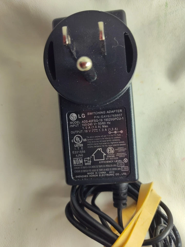 Adaptador de corriente para monitor LG ADS-40FSG-19 19032GPCU-1 EAY62768607 19V 1.3A 24.7W Foto 3 de 4